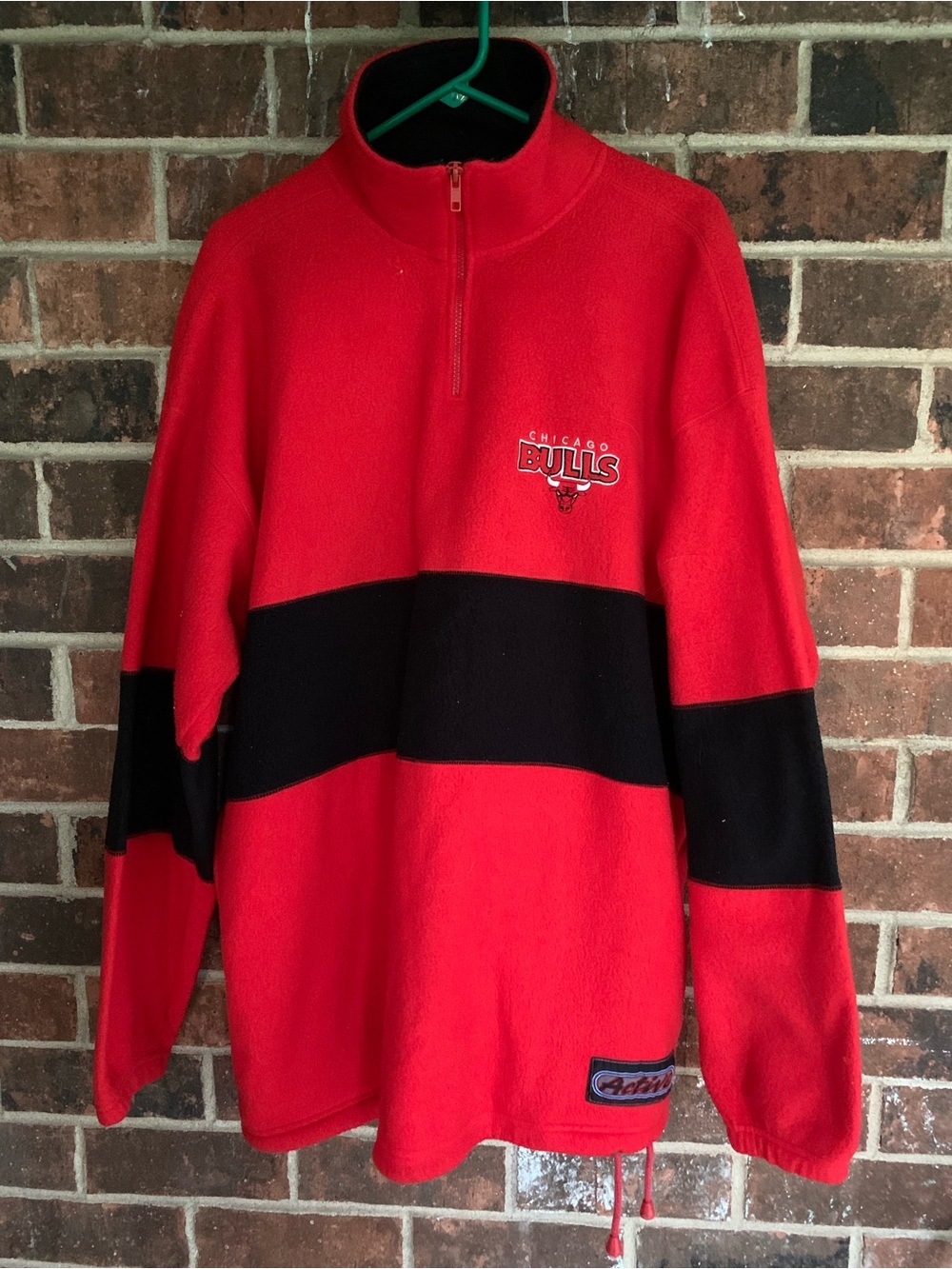 Active USA Chicago Bulls Red and Black Zip-Up Fleece Pullover